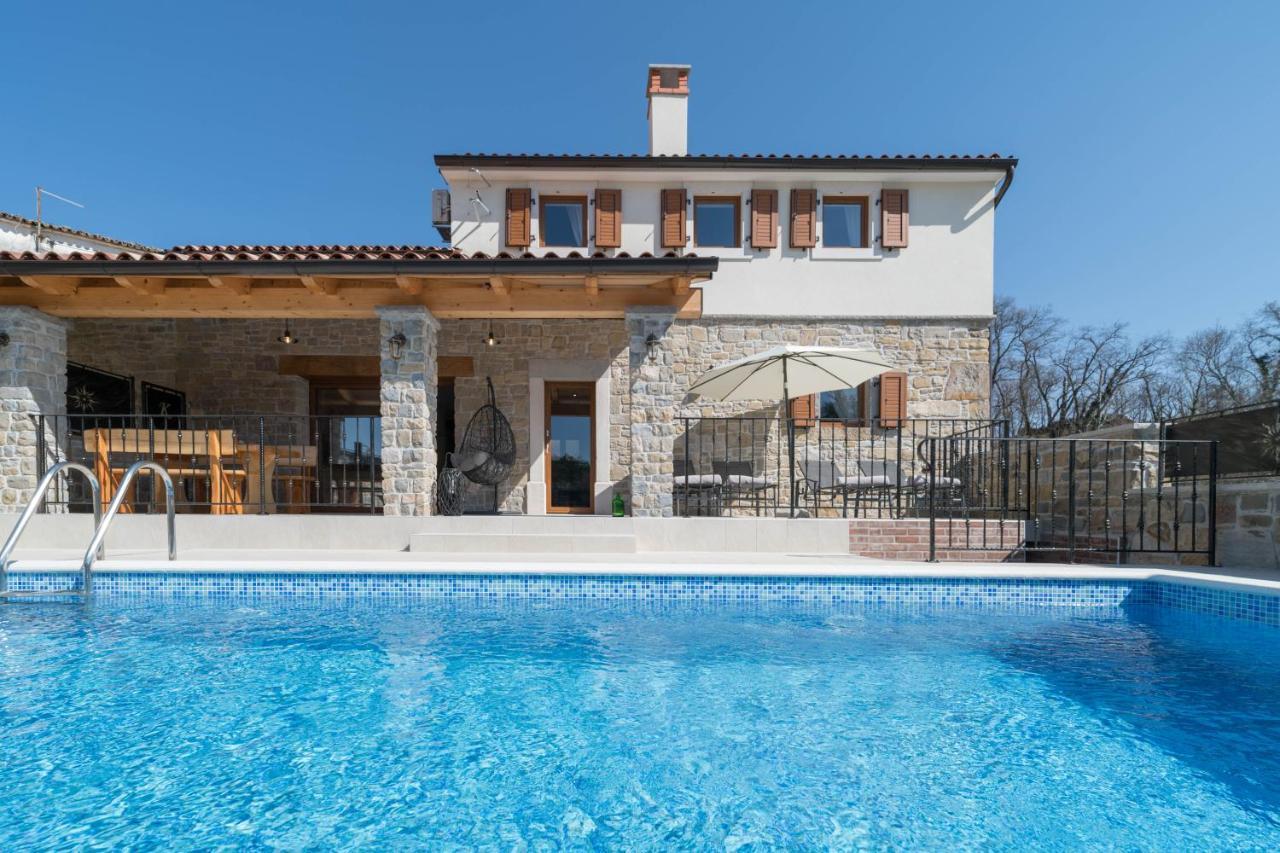 Villa Poji *